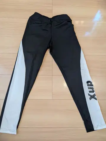 XUP 블랙 화이트 레깅스 XS26 S28 M30