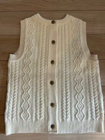 이치 앤티크스 아이보리 케이블 니트 베스트