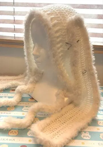 화이트 토끼 귀 후드 부착 모자