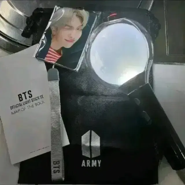 새상품) bts 아미밤 스페셜 에디션 응원봉 + 포토카드 판매합니다