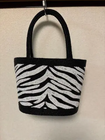 [ 새상품급 ] SaPo 비즈 제브라 패턴 핸드백