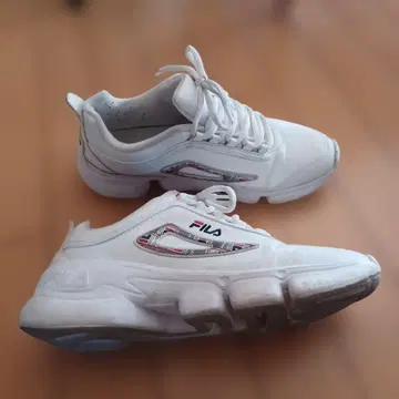 Fila 화이트 스니커즈