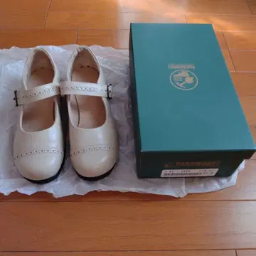 PARAMOUNT 스트랩 플랫슈즈 아이보리