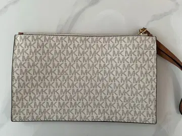 마이클코어스 핸드백 파우치