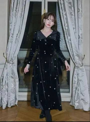 새상품 Herlipto Belmont Floral Velour Dress