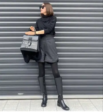 프릴 달린 블랙 숏팬츠