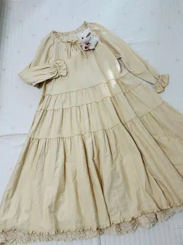 핑크하우스 던가리 긴팔 원피스 로고 자수 이중 프릴