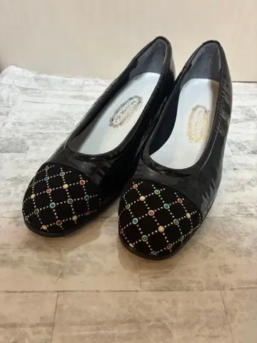 미사용품 긴자 요시노야 플랫슈즈 칼라 스톤 에나멜 블랙 22