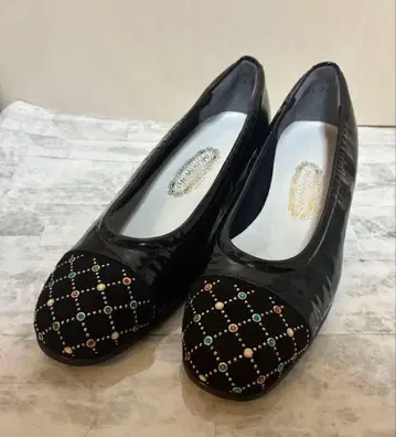 미사용품 긴자 요시노야 플랫슈즈 칼라 스톤 에나멜 블랙 22