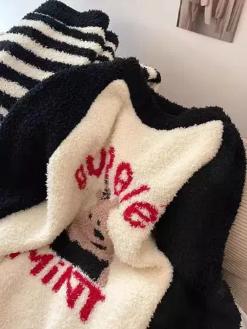 캐주얼 플리스 스웨터 블랙 화이트 레드