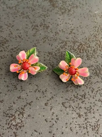 꽃 디자인 에나멜 귀찌