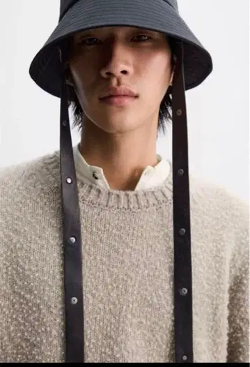 미사용 테크니컬 버킷 햇 ZARA x NANUSHKA