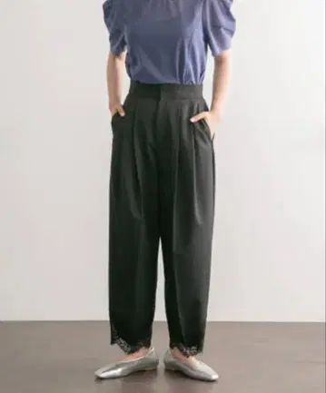 KBF 레이스 헴 크롭 팬츠