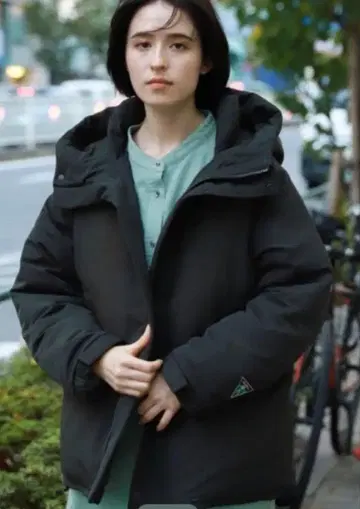 niko and - 에어컨 다운 배색 블루종 M 사이즈