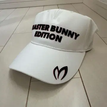 MASTER BUNNY EDITION 캡 화이트