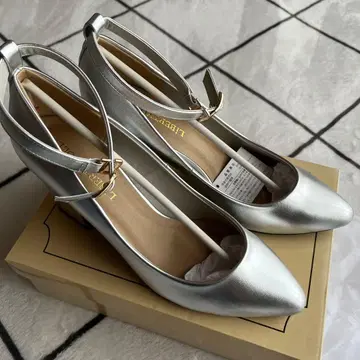 새상품 실버 청키힐 25cm