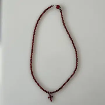 CUSHKA 쿠슈카 빨간색 비즈 십자가 목걸이