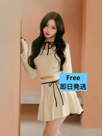 다리치 허리 오픈 리본 디자인 니트 미니 원피스