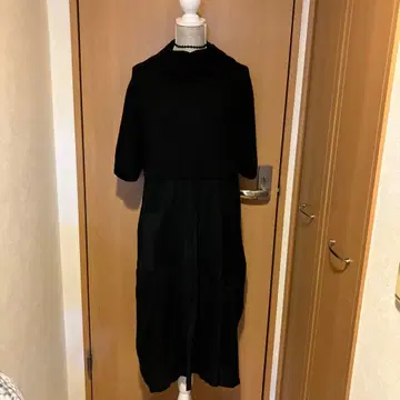 아라타카제 블랙 반팔 절개 원피스