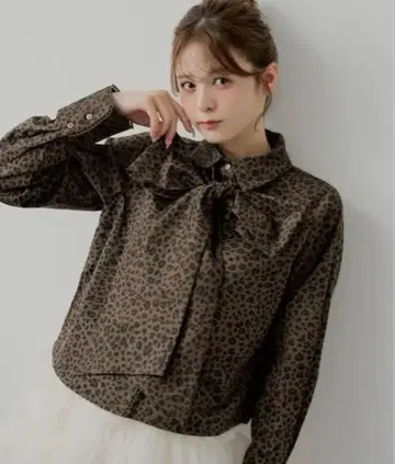 [ SALON by Chico ] 리본 포함 레이스 디자인 셔츠