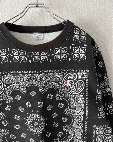 Champion 오리지널 페이즐리 반다나 크루넥