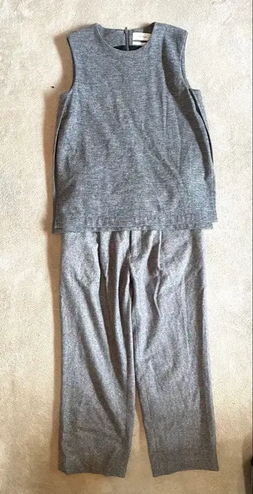 Mila Owen 그레이 니트 슬리브리스 팬츠 셋업