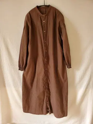 네스트로브 원피스 브라운