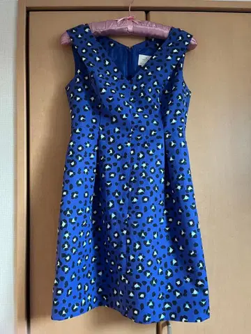 kate spade 레오파드 무늬 슬리브리스 원피스