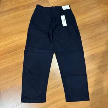 유니클로 +j 울 블렌드 턱 팬츠 네이비 76