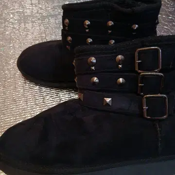 스터드 장식 블랙 어그 부츠