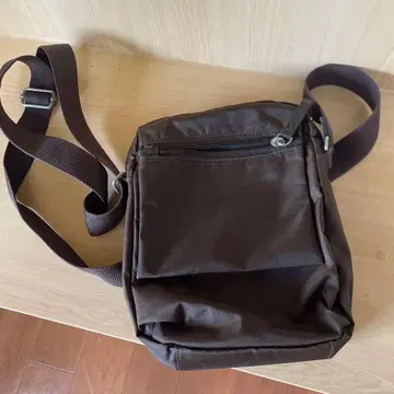 브라운 나일론 숄더백