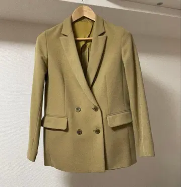 새상품급 2회 착용 로페 자켓 36