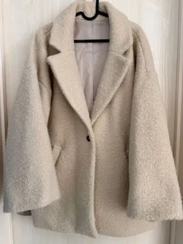 크림색 오버사이즈 보아 코트 M 사이즈