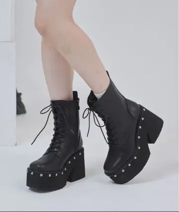 스터드 레이스업 숏부츠 통굽 부츠