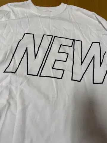 NEW ERA 빅 로고 T셔츠