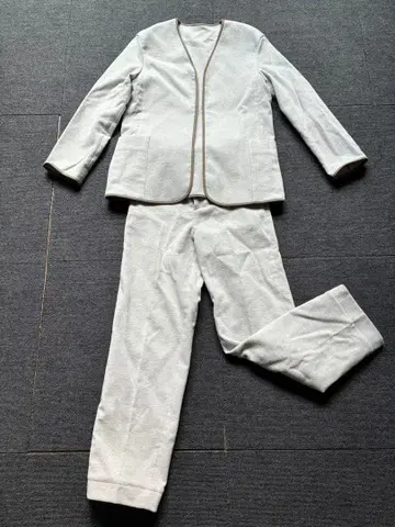 투모로우랜드 갤러리 바이 울 셋업 상의 36 하의 32