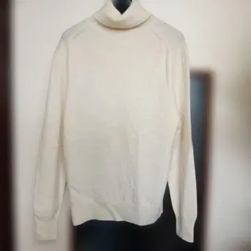 UNIQLO 100% 캐시미어 터틀넥 스웨터 아이보리 M 사이즈