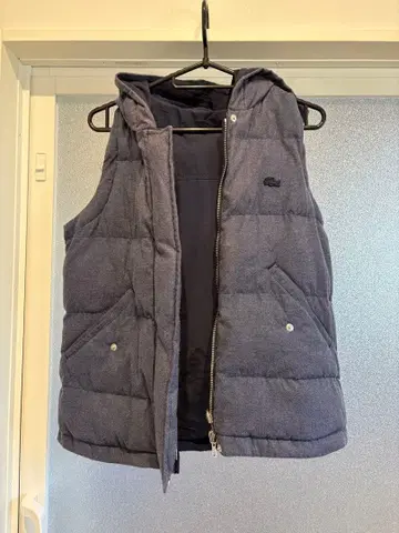 Lacoste 후드 부착 베스트 네이비 컬러