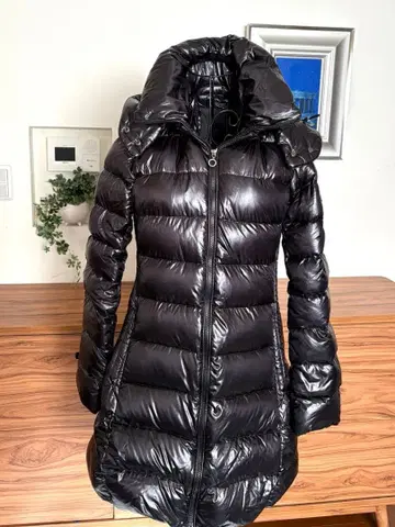 새상품급 TATRAS 후드 부착 다운 자켓 블랙