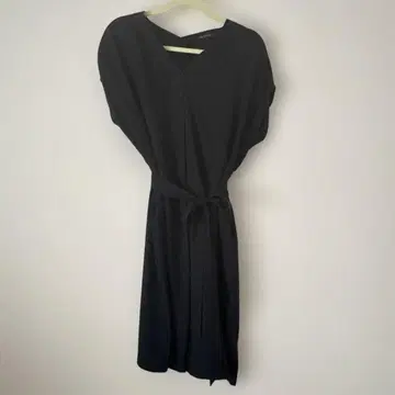 23구 V넥 프렌치 슬리브 무릎 기장 원피스