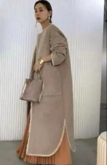 아메리 REVERSIBLE TWIN BOA COAT 리버서블 무스탕 코트