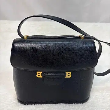 새상품급 발리 숄더백 카프 가죽 B 로고 골드 금장 장식