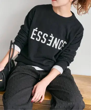 Spick&Span ESSENCE 로고 니트