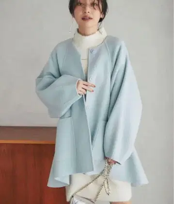 러브티크봉봉 라이트 래글런 플레어 코트