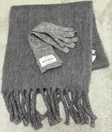 Mila Owen 그레이 머플러 장갑 세트