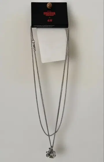 기묘한 이야기 H&M 콜라보 목걸이