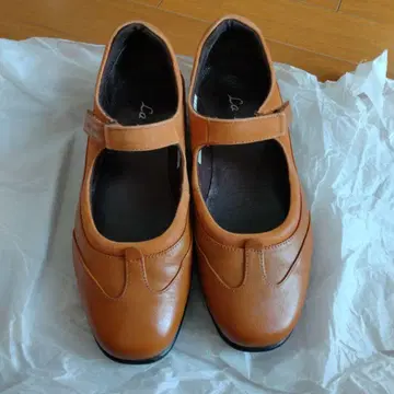 La new 오렌지 브라운 메리제인 신발