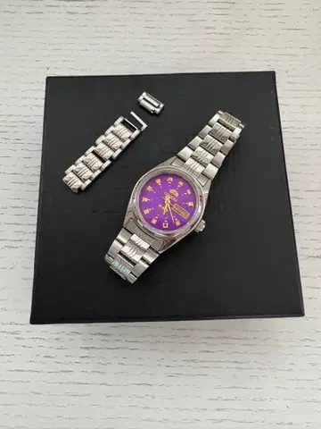ORIENT 퍼플 다이얼 쿼츠 손목시계