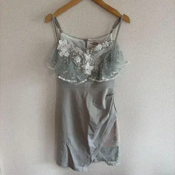 그레이 프릴 자수 타이트 드레스