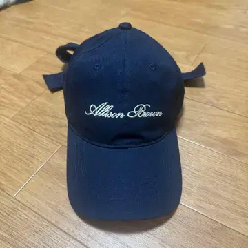 ALLISON BROWN 앨리슨 브라운 리본 캡
